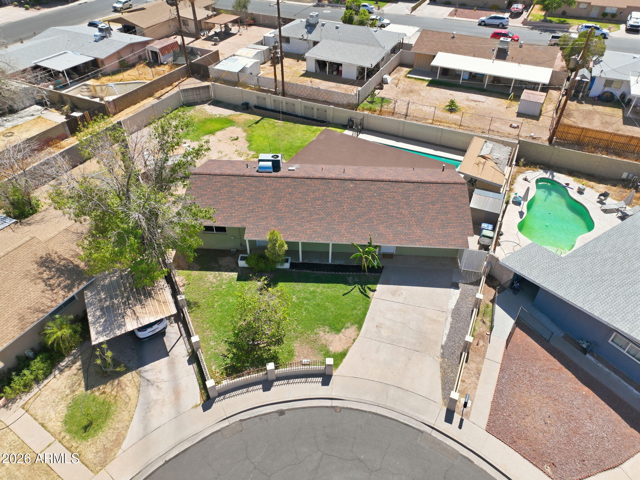 1621 W DALE Circle