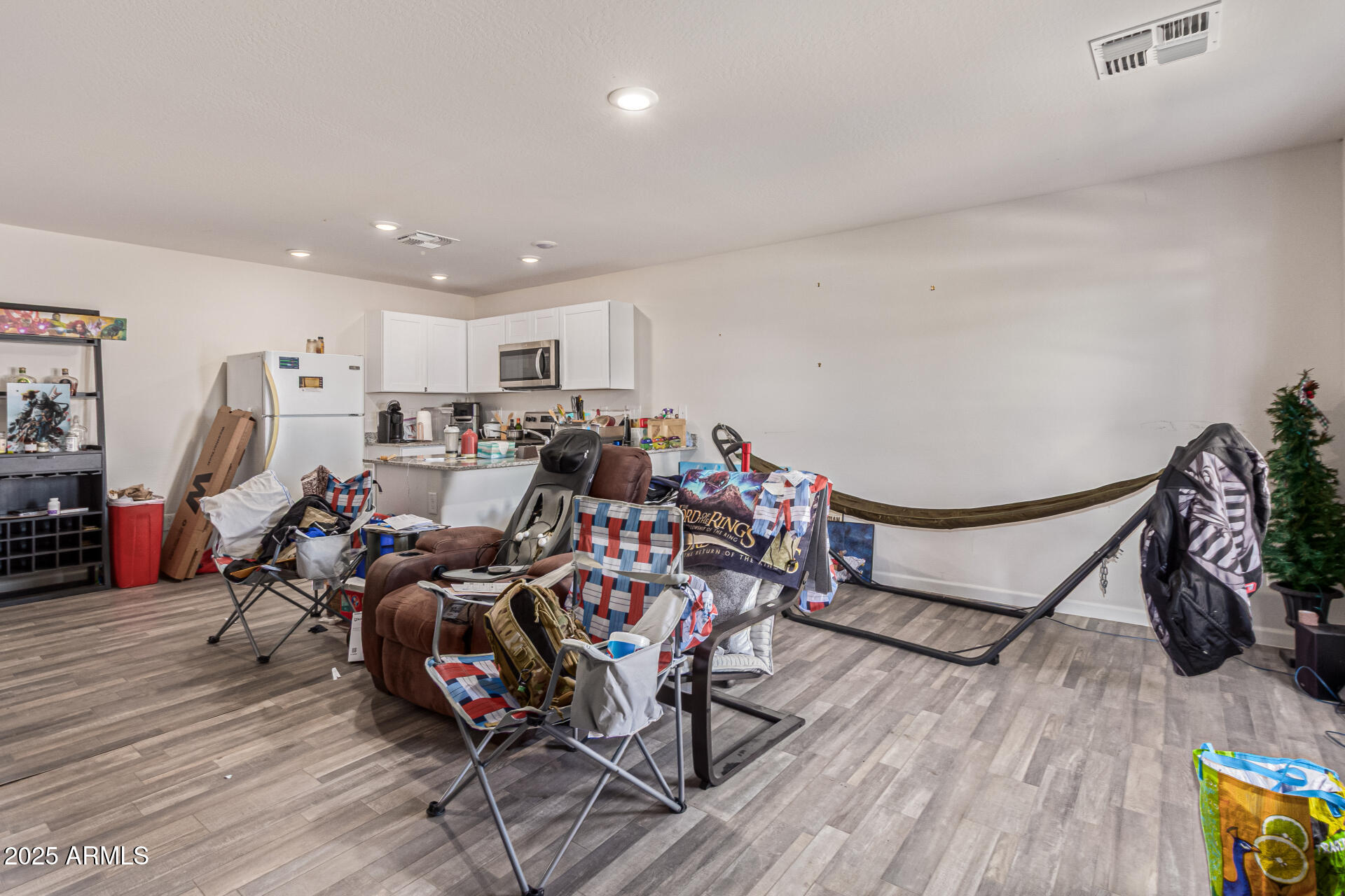 181 W DOUGLAS Avenue