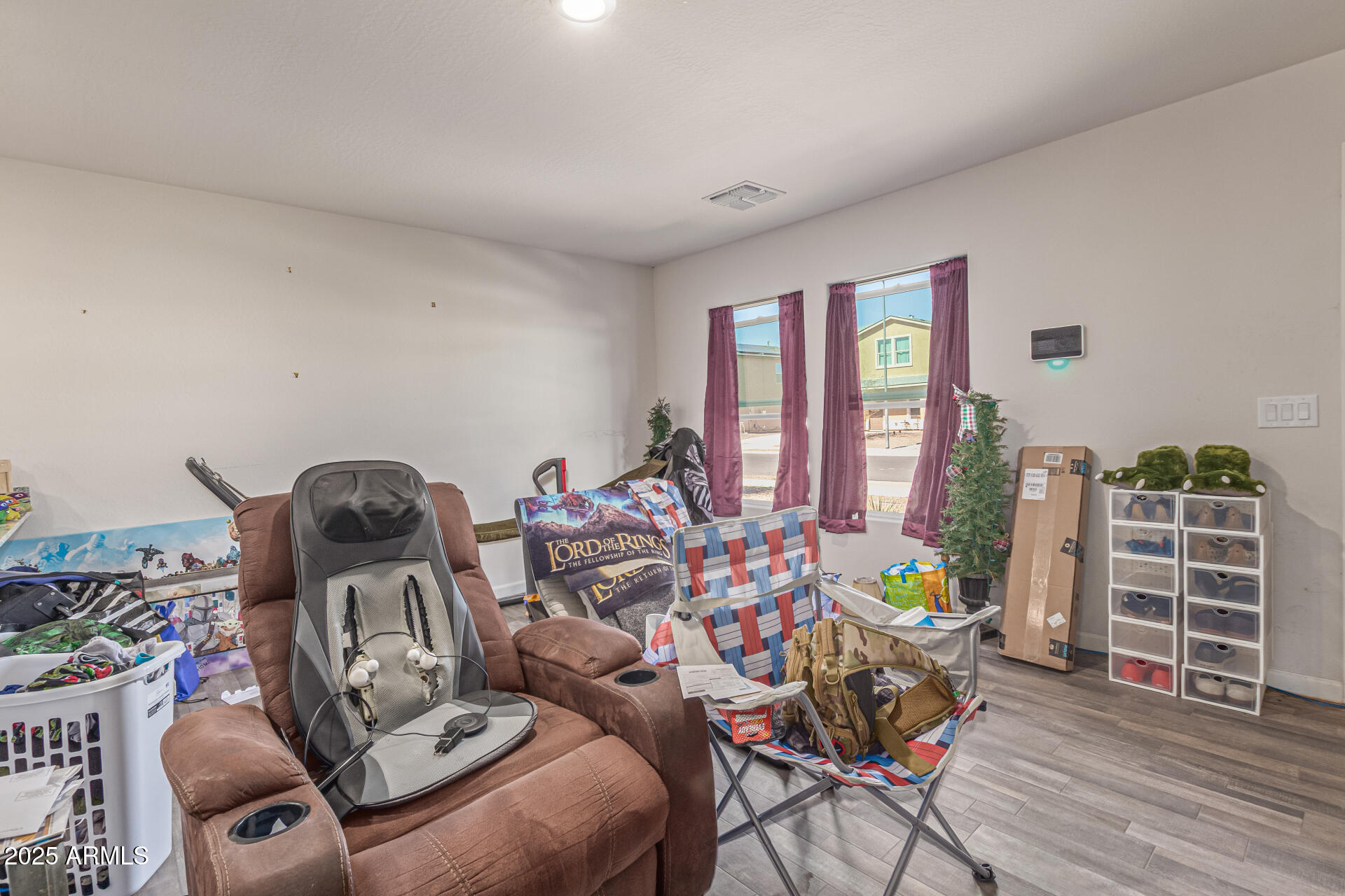 181 W DOUGLAS Avenue