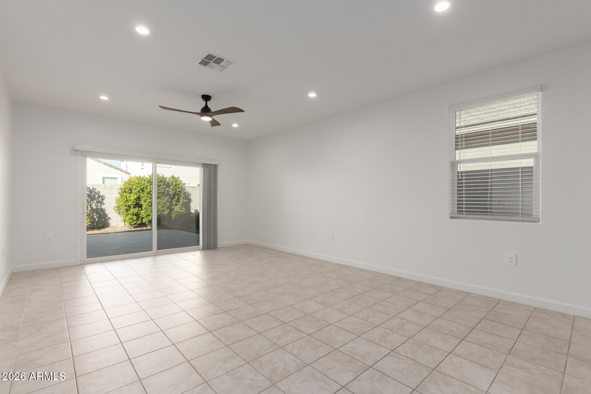 3274 W STRADLING Avenue