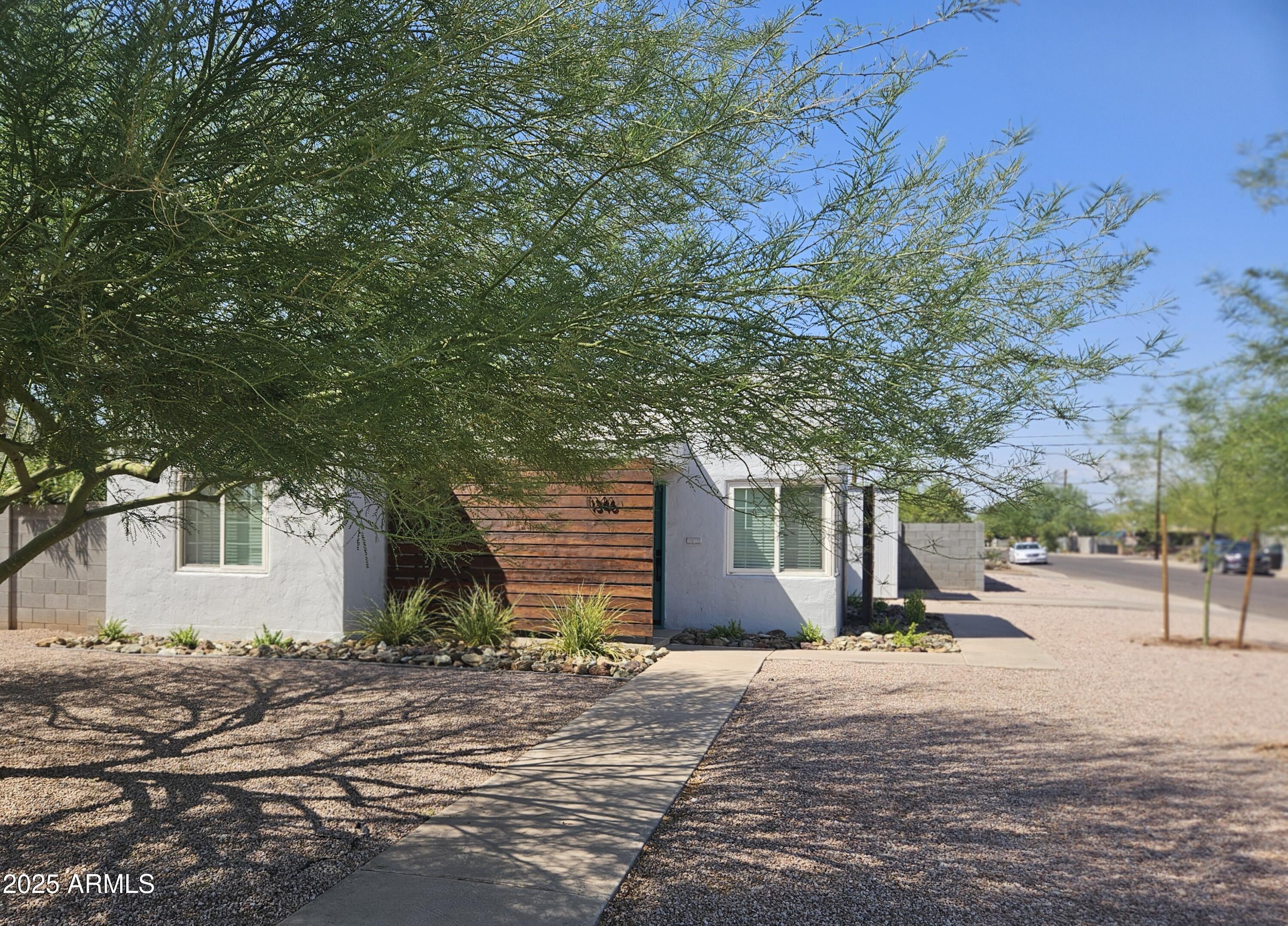 1346 E PALM Lane