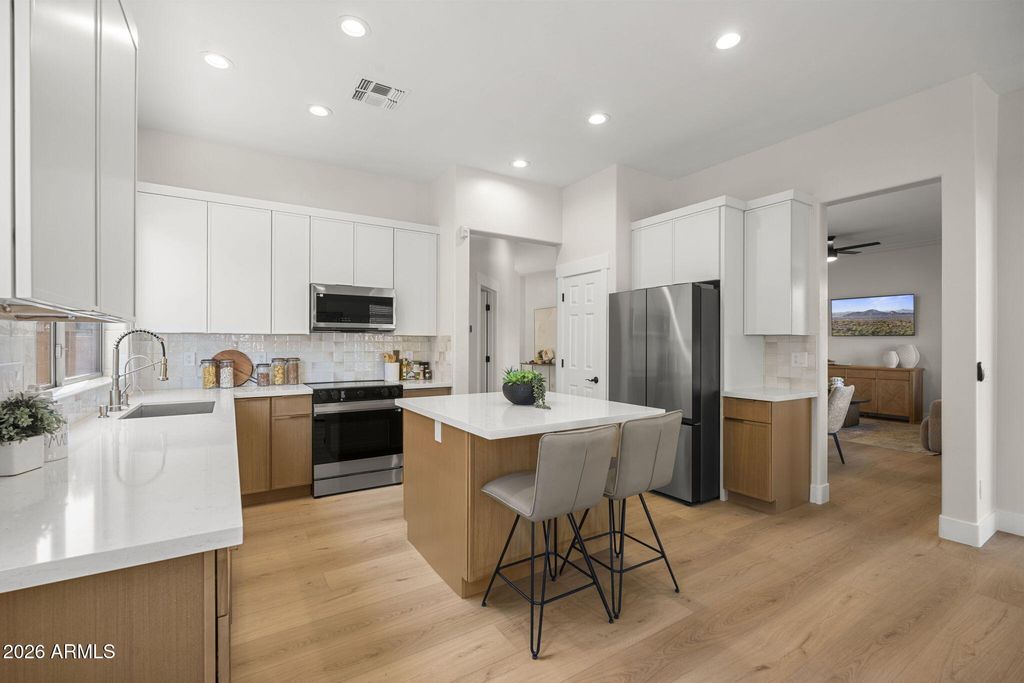 Photo of 928 W Juniper Avenue, Gilbert, AZ 85233 (MLS # 6993366)