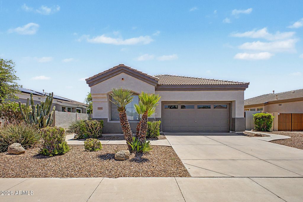 Photo of 6823 S Pinehurst Drive, Gilbert, AZ 85298 (MLS # 7024672)