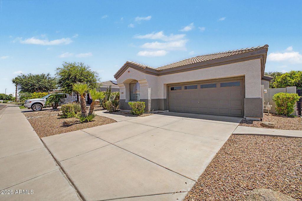 Photo of 6823 S Pinehurst Drive, Gilbert, AZ 85298 (MLS # 7024672)