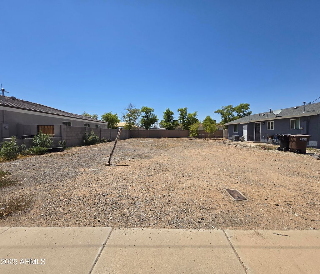 Photo of 116 N 80th Avenue #16, Peoria, AZ 85345 (MLS # 6904544)
