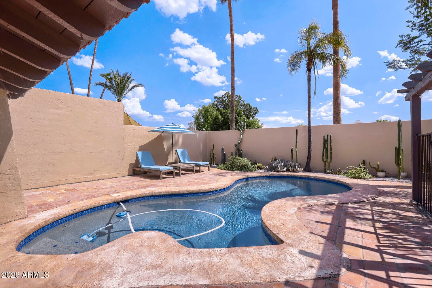 2022 E BALBOA Drive
