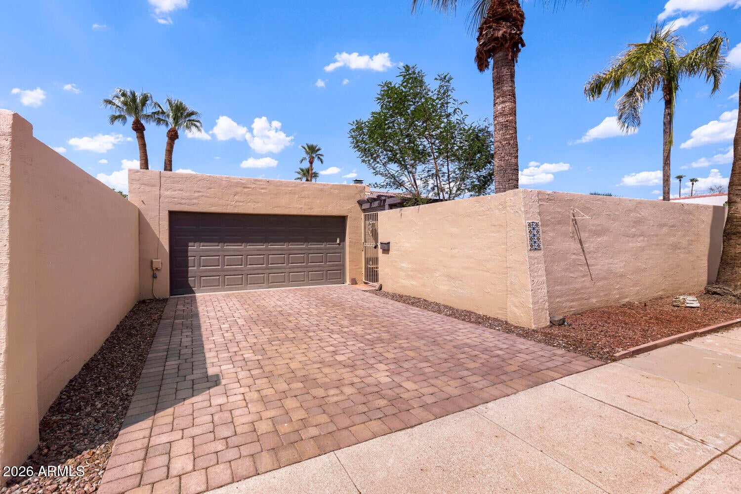 2022 E BALBOA Drive