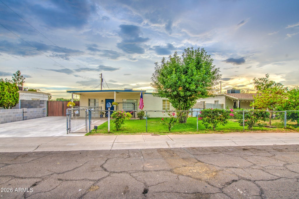 Photo of 7226 N 26th Drive, Phoenix, AZ 85051 (MLS # 7054221)