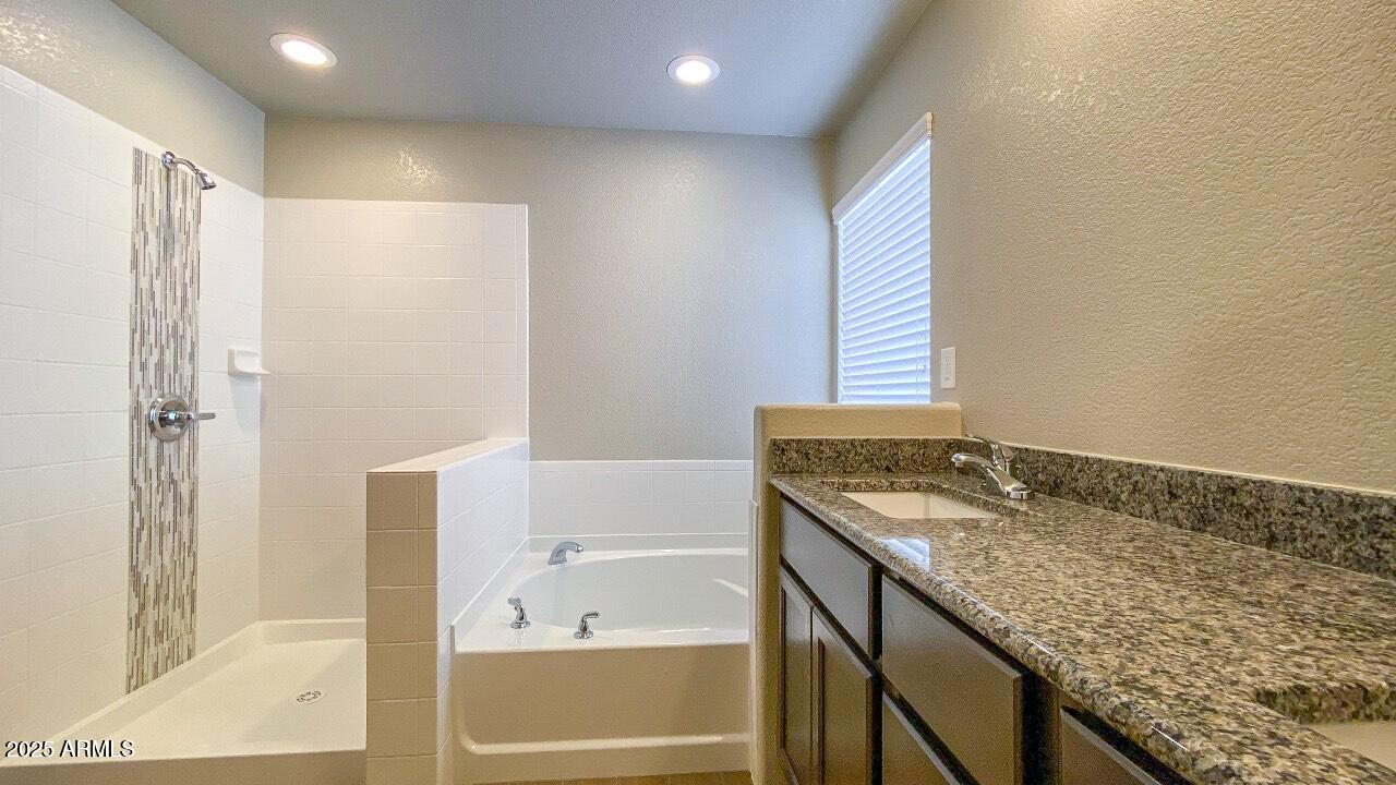 REFLECTIONS VALIENTE - Residential