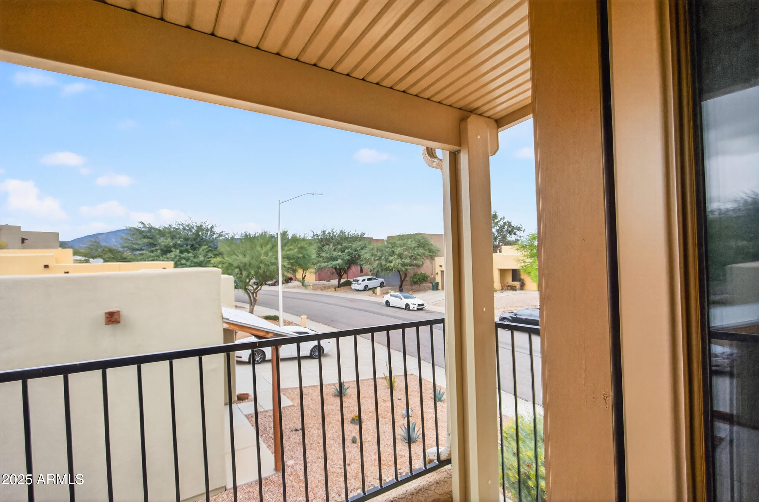 REFLECTIONS VALIENTE - Residential