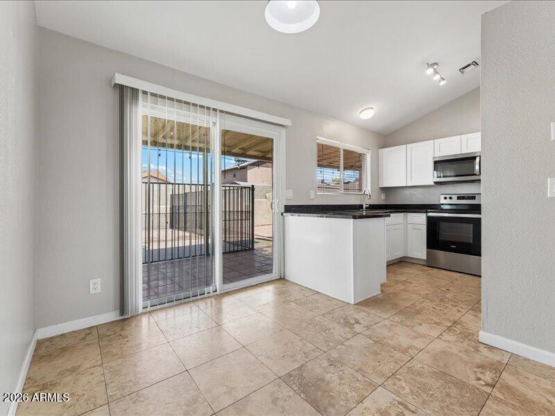 7522 W HIGHLAND Avenue