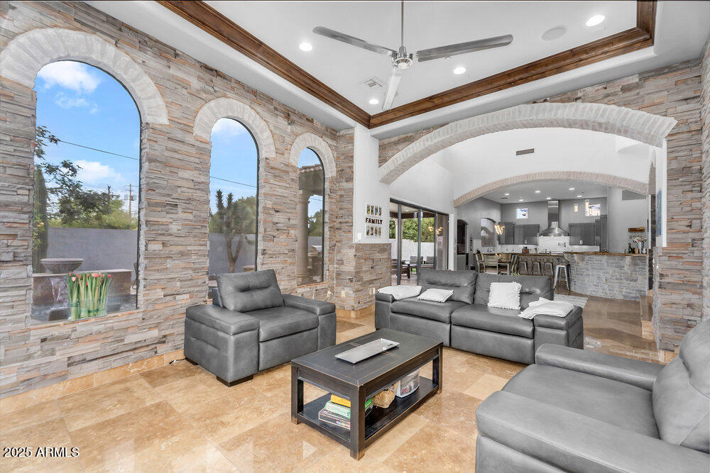 3675 N 59TH Place