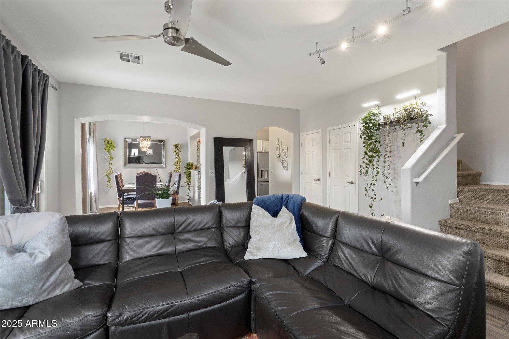 1019 W KOWALSKY Lane