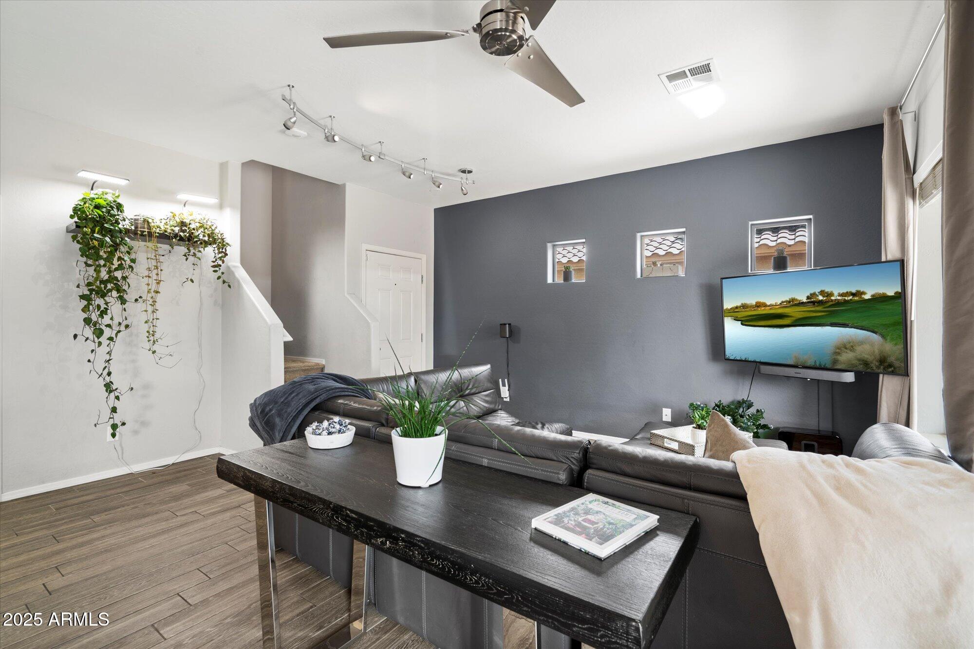 1019 W KOWALSKY Lane