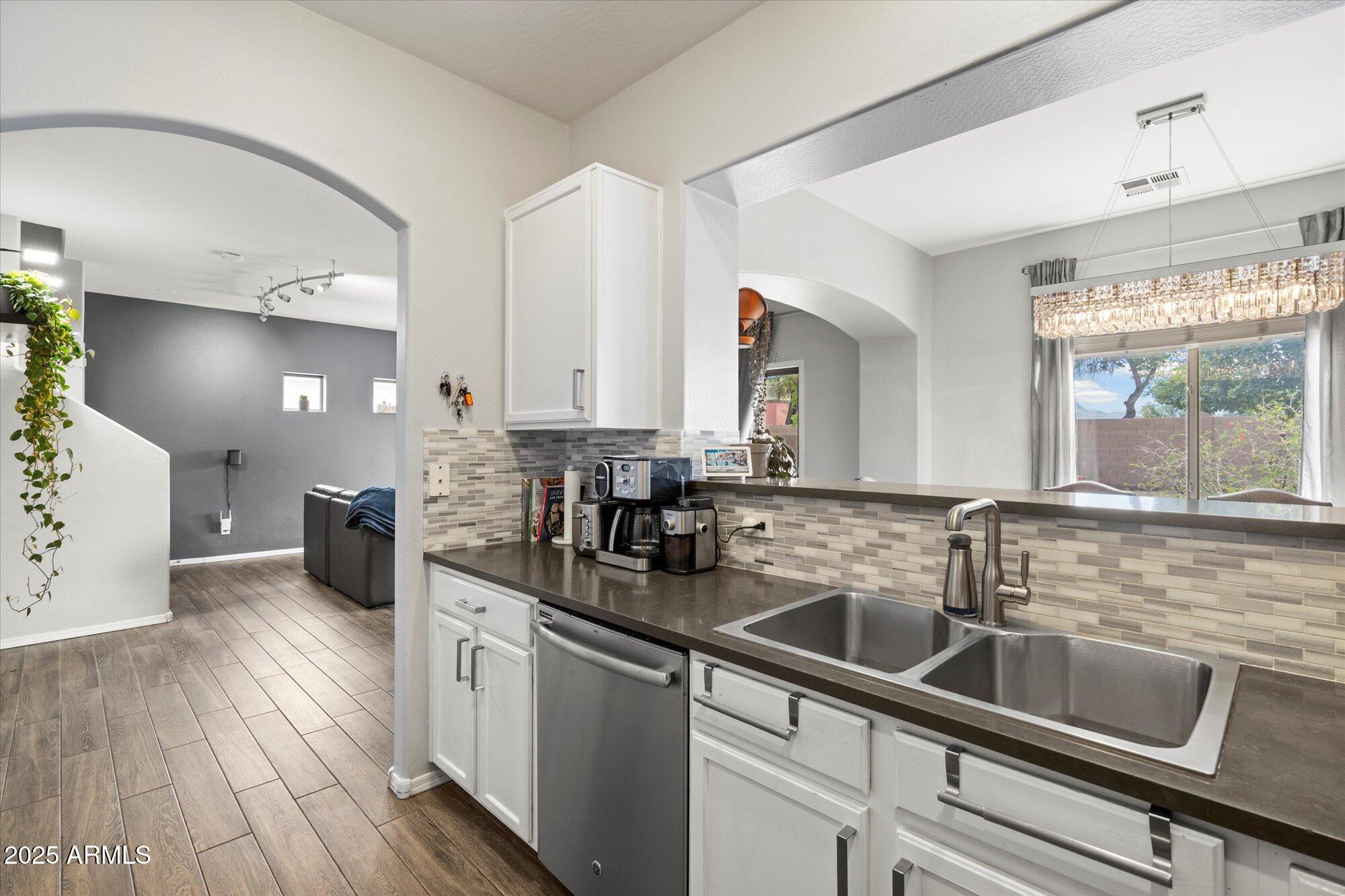 1019 W KOWALSKY Lane