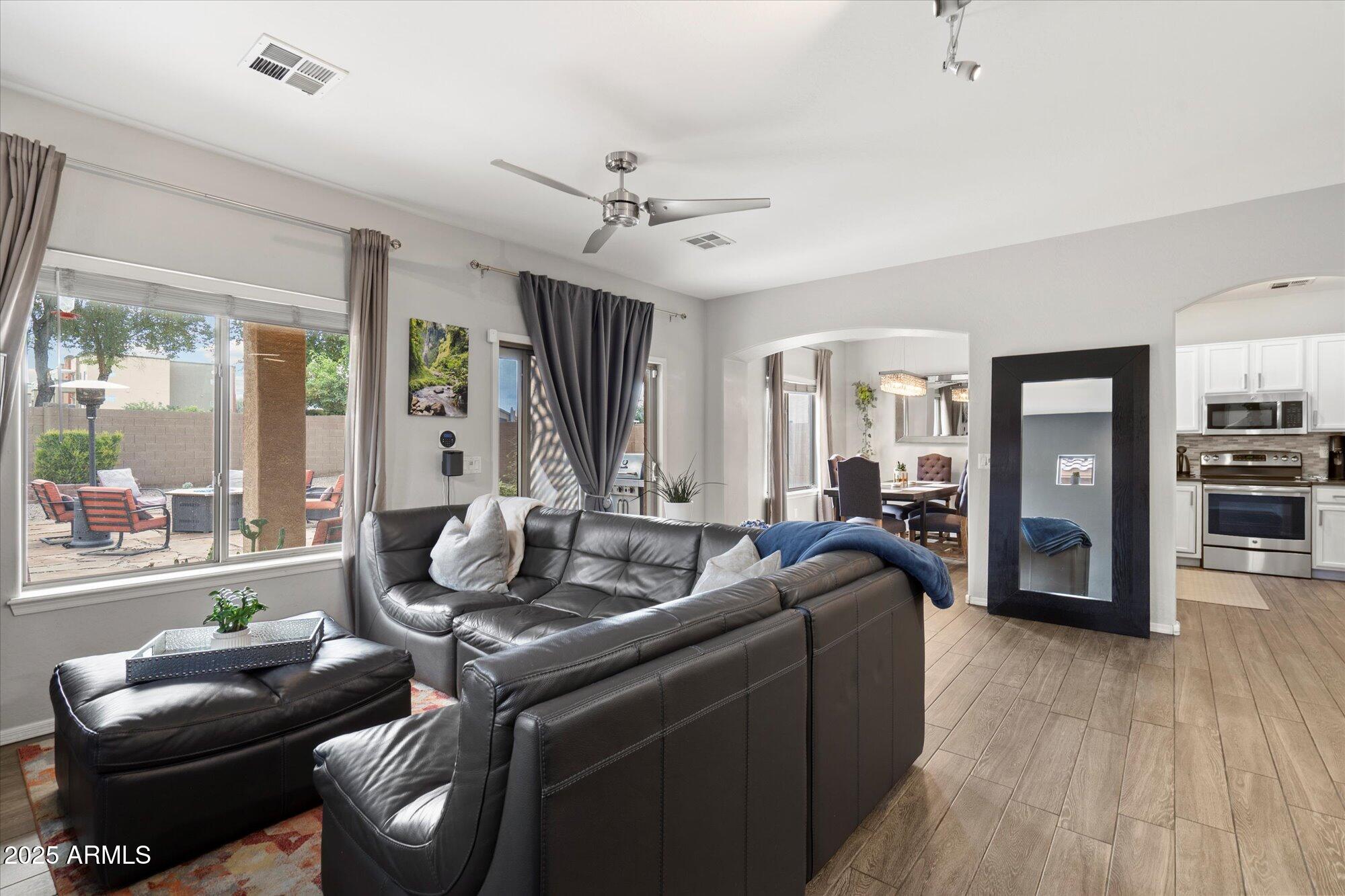 1019 W KOWALSKY Lane