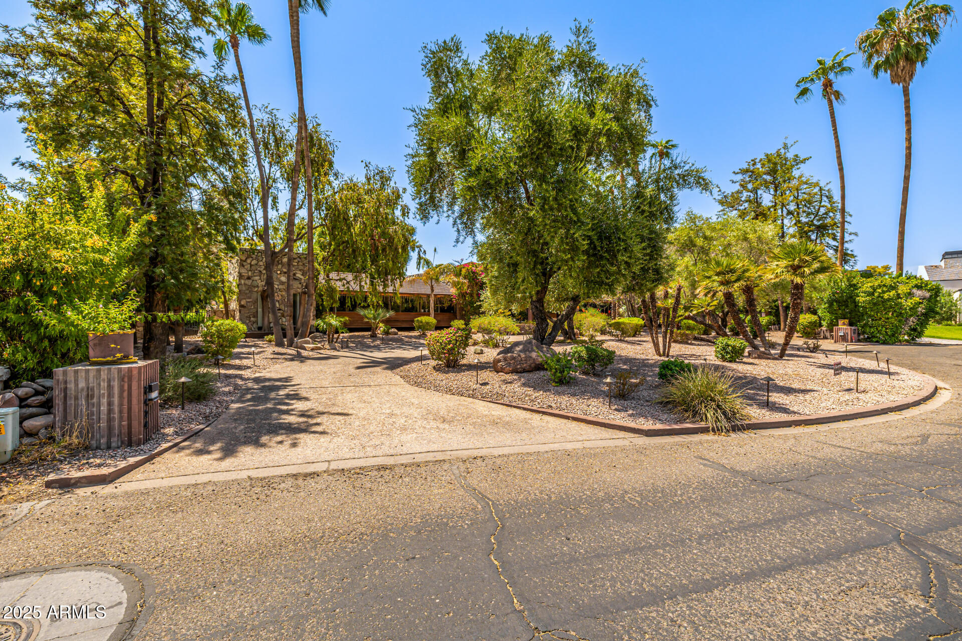 8424 N GOLF Drive