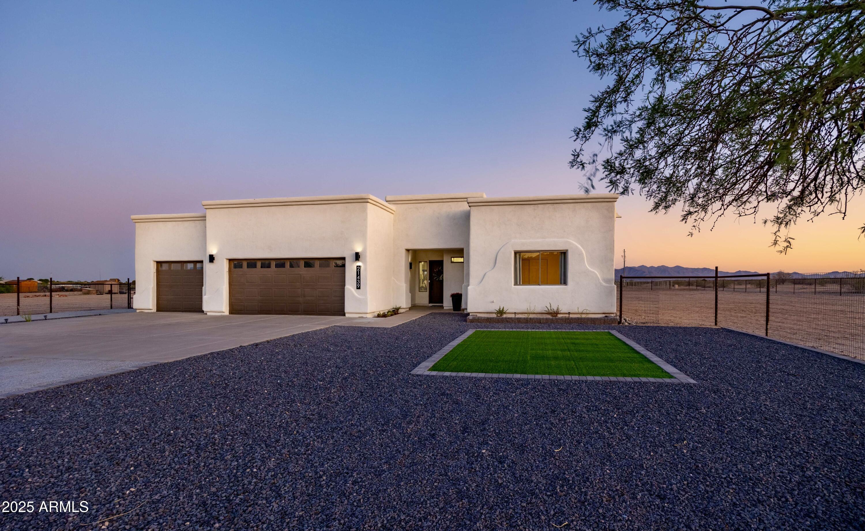 21439 W BOBWHITE Way