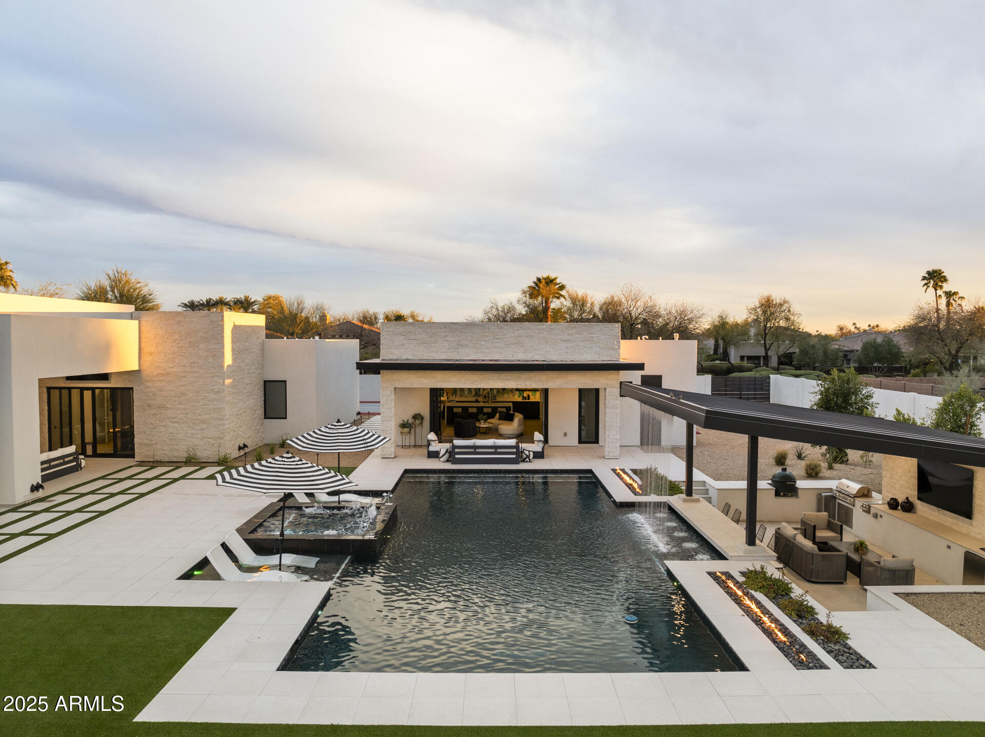 8520 E CACTUS WREN Road