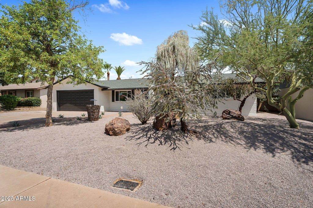Photo of 1018 E Marigold Lane, Tempe, AZ 85288 (MLS # 6896244)