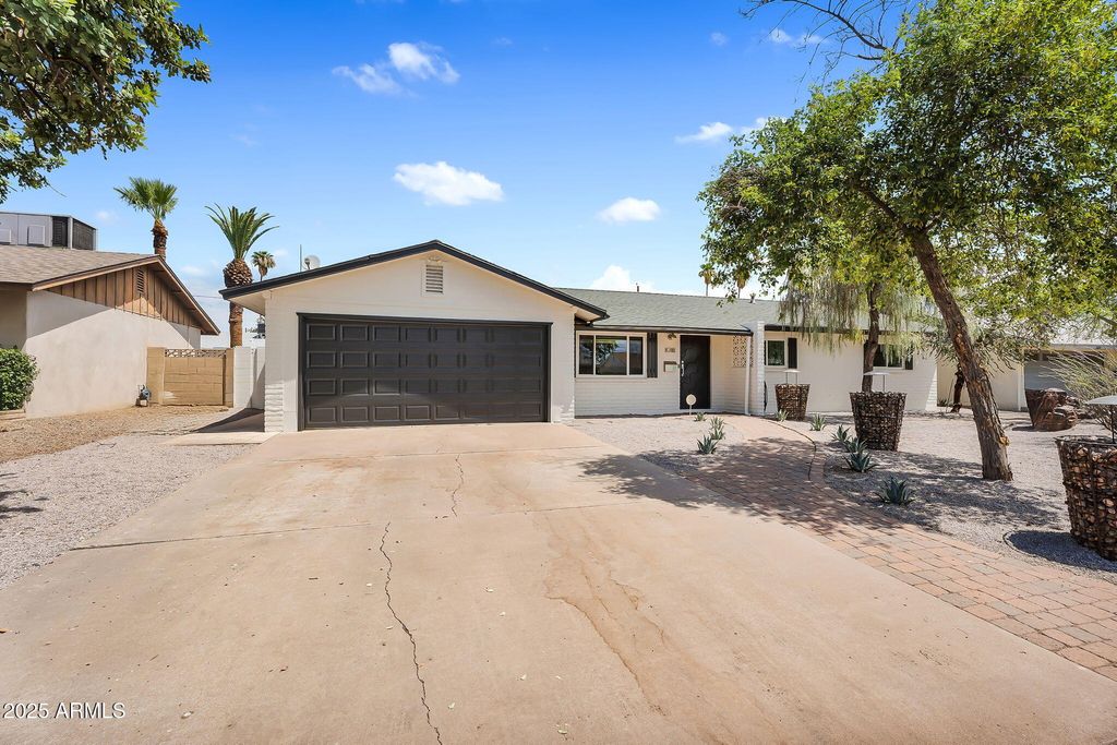 Photo of 1018 E Marigold Lane, Tempe, AZ 85288 (MLS # 6896244)