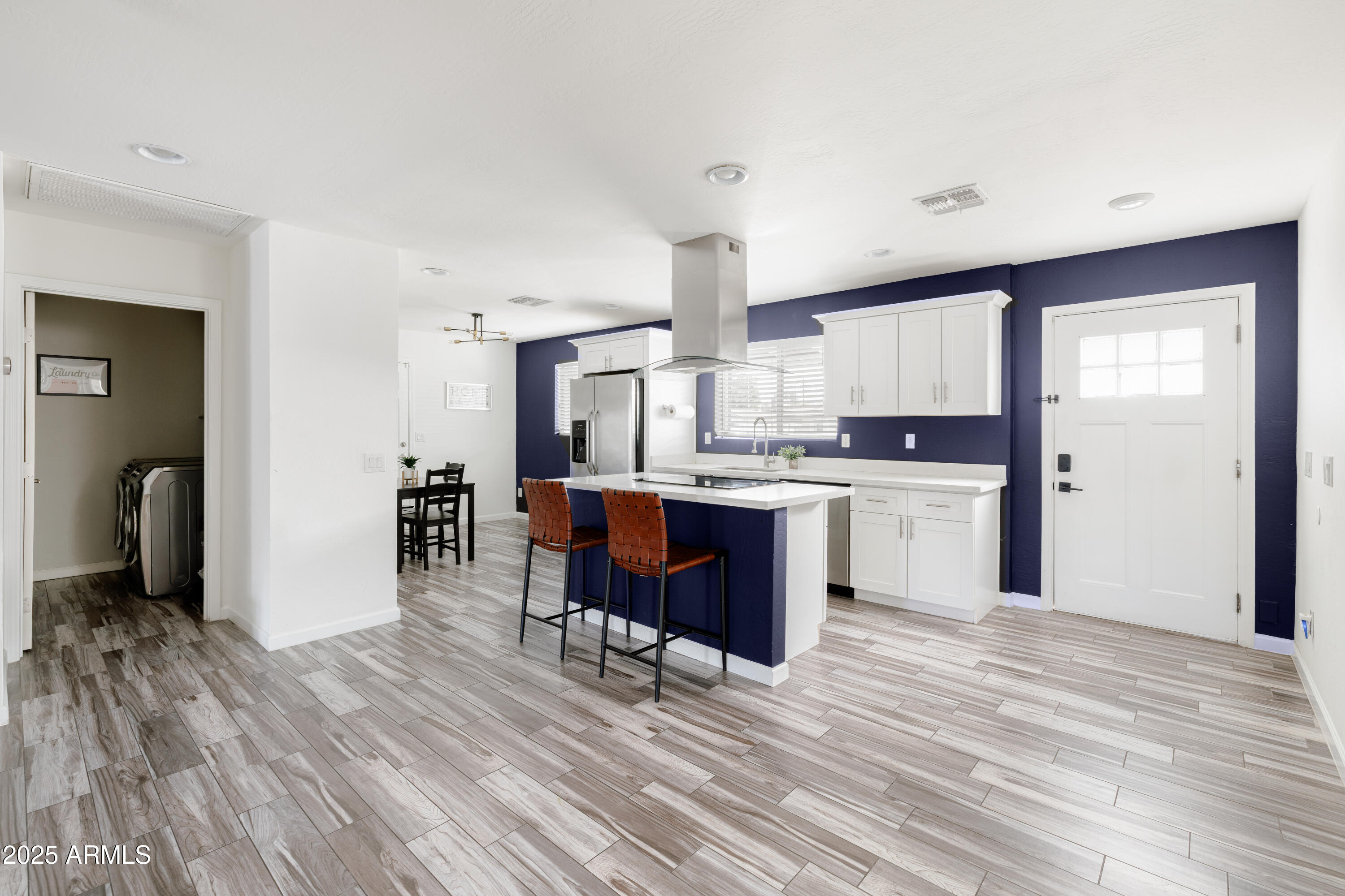 2318 W PINCHOT Avenue