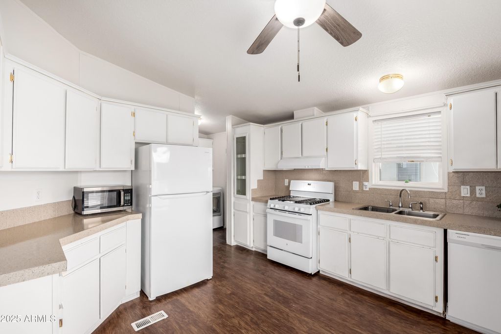 Photo of 2609 W Southern Avenue #108, Tempe, AZ 85282 (MLS # 6875266)
