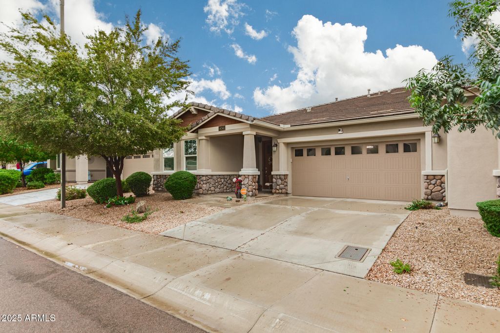 Photo of 14561 W Reade Avenue, Litchfield Park, AZ 85340 (MLS # 6949312)