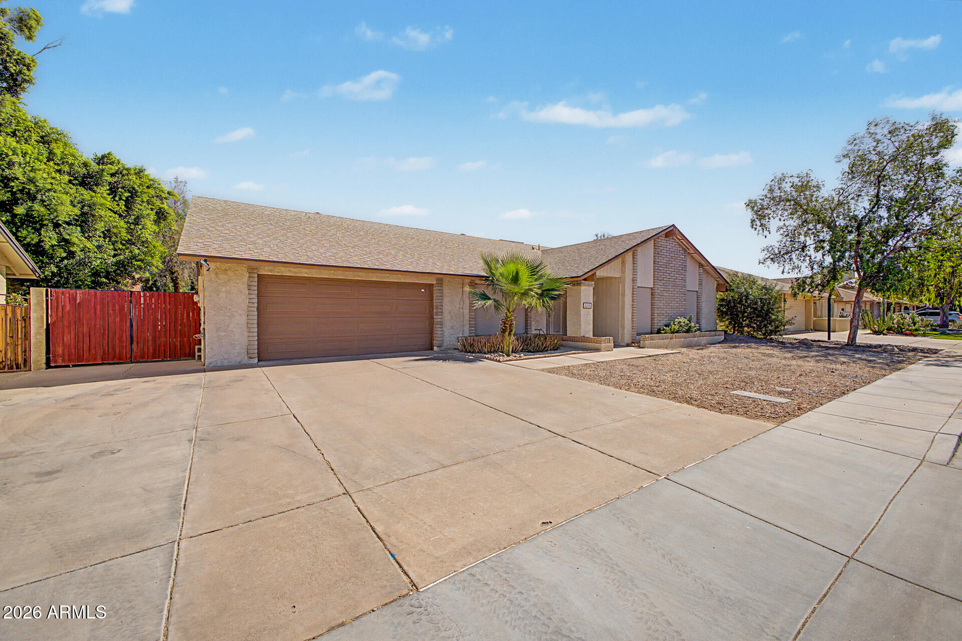 2238 W NARANJA Avenue