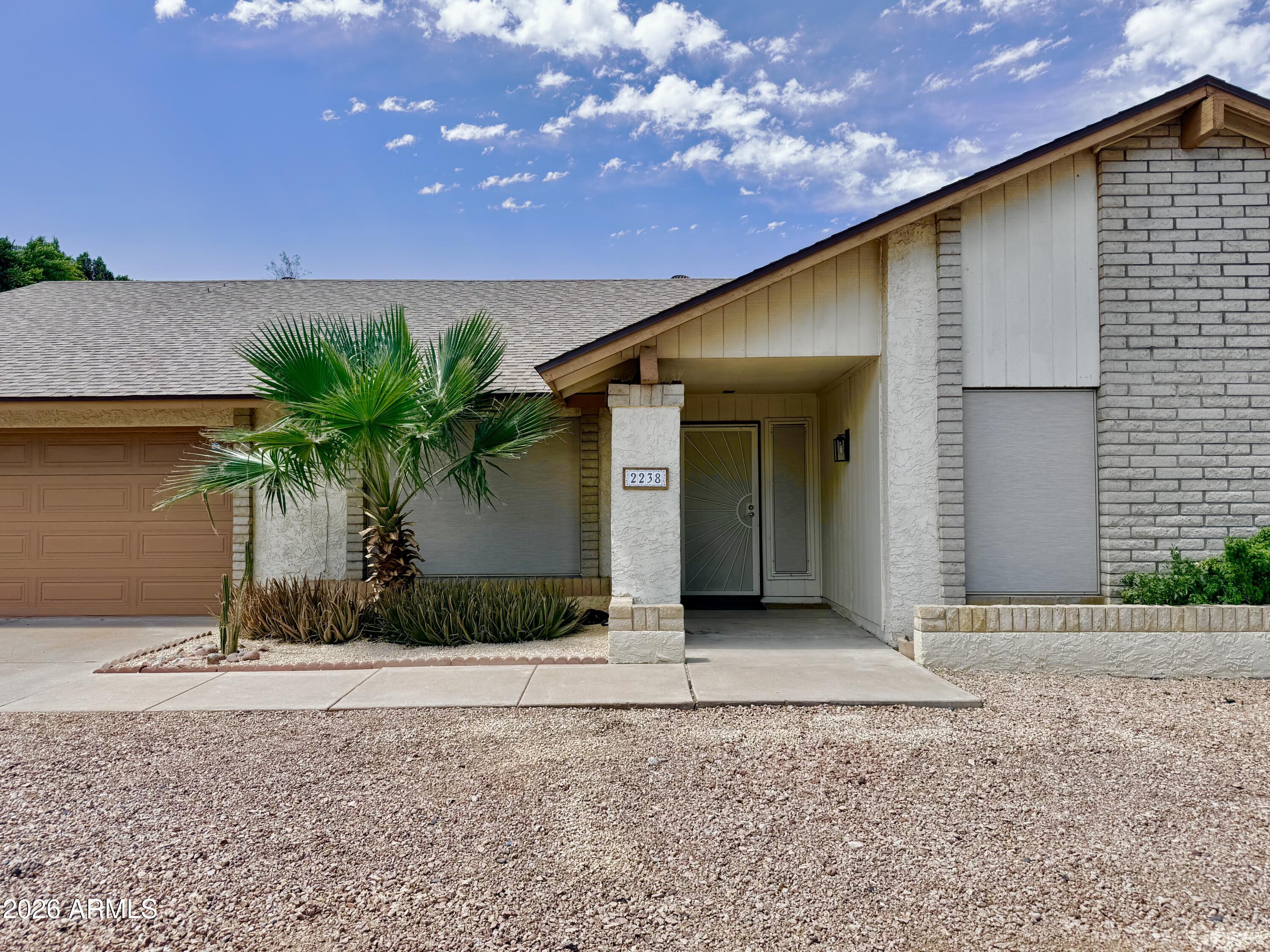 2238 W NARANJA Avenue