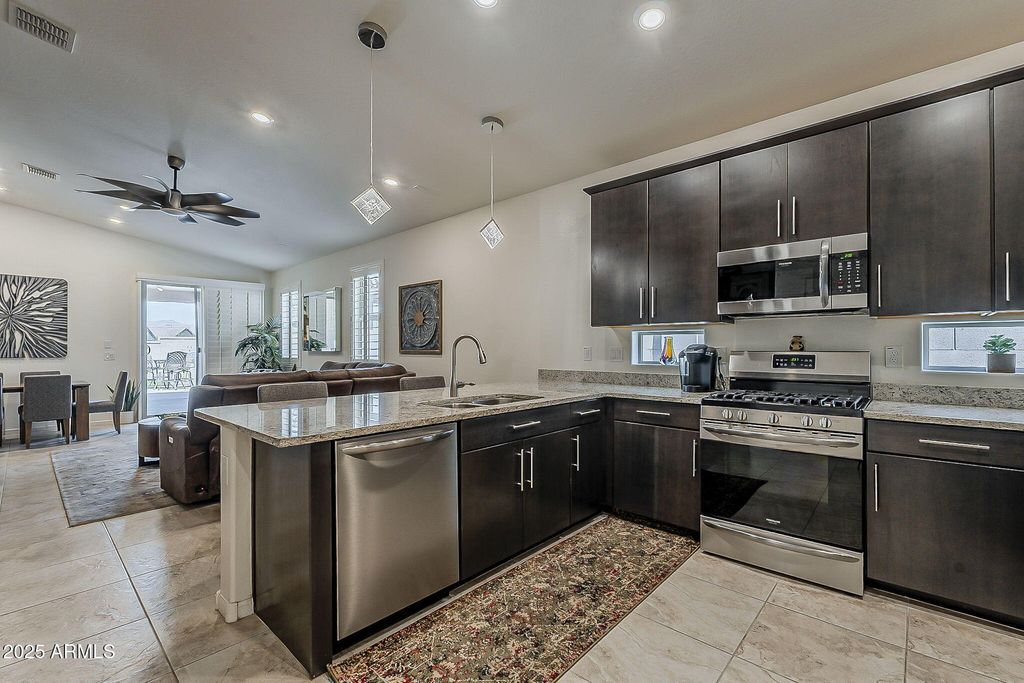Photo of 7605 S Thimble Peak, Gold Canyon, AZ 85118 (MLS # 6923147)