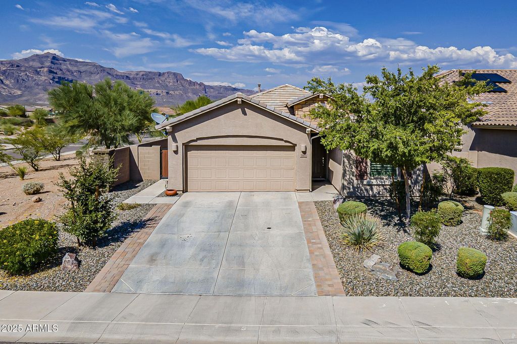 Photo of 7605 S Thimble Peak, Gold Canyon, AZ 85118 (MLS # 6923147)