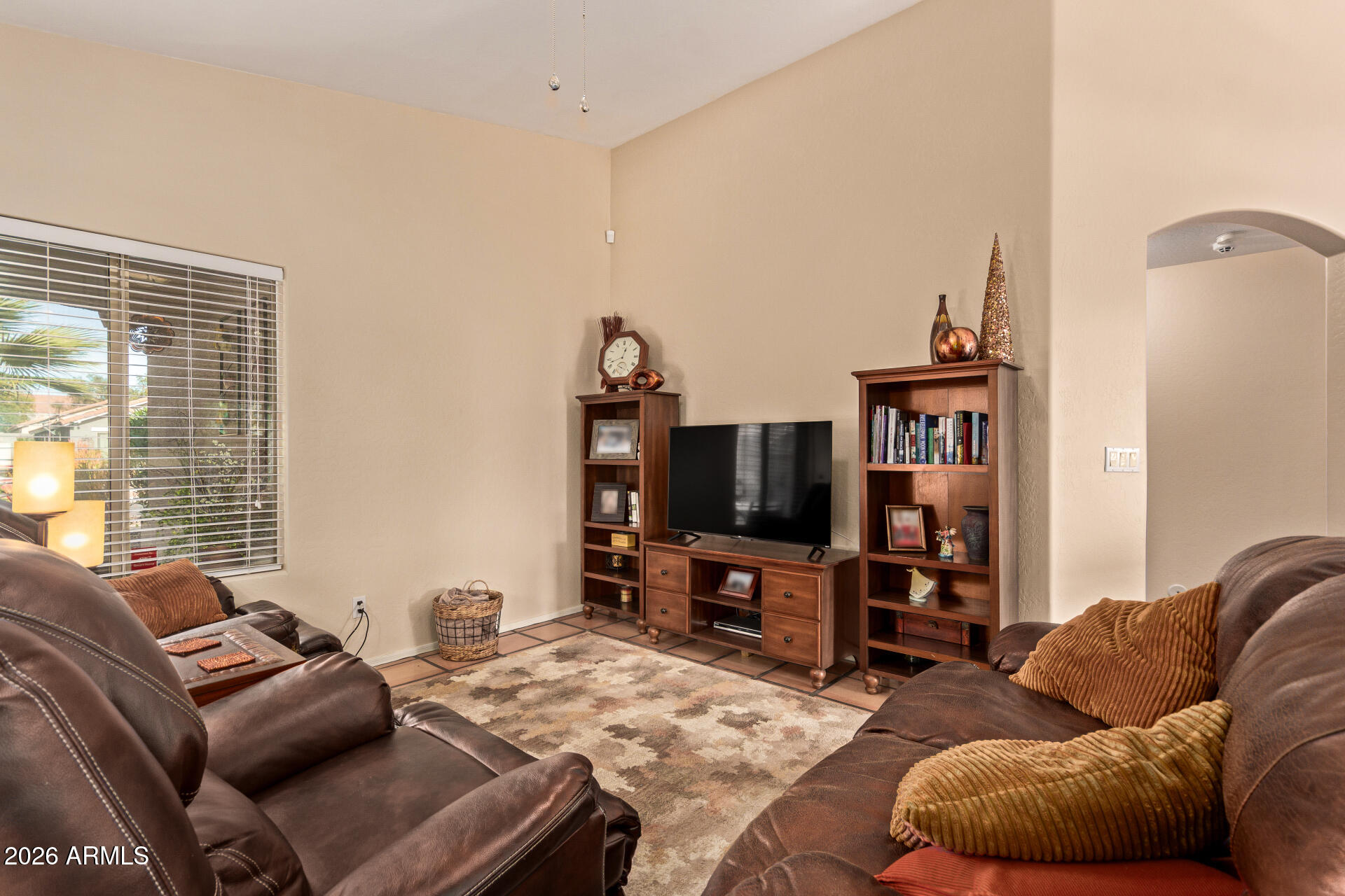 25835 W GLOBE Avenue