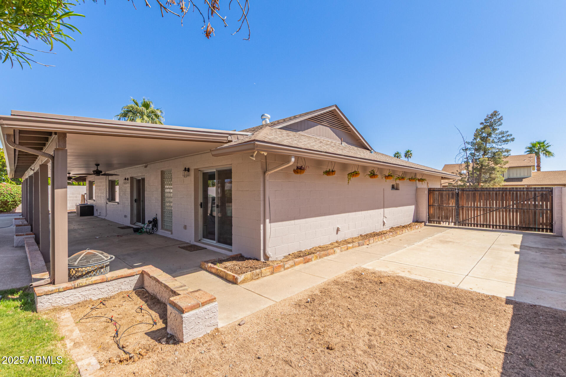 4534 E BEVERLY Lane