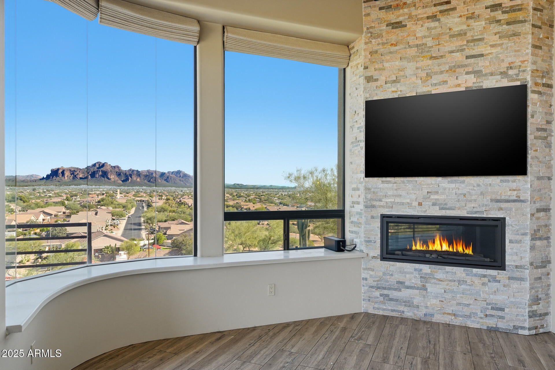 634 N SIGNAL BUTTE Road