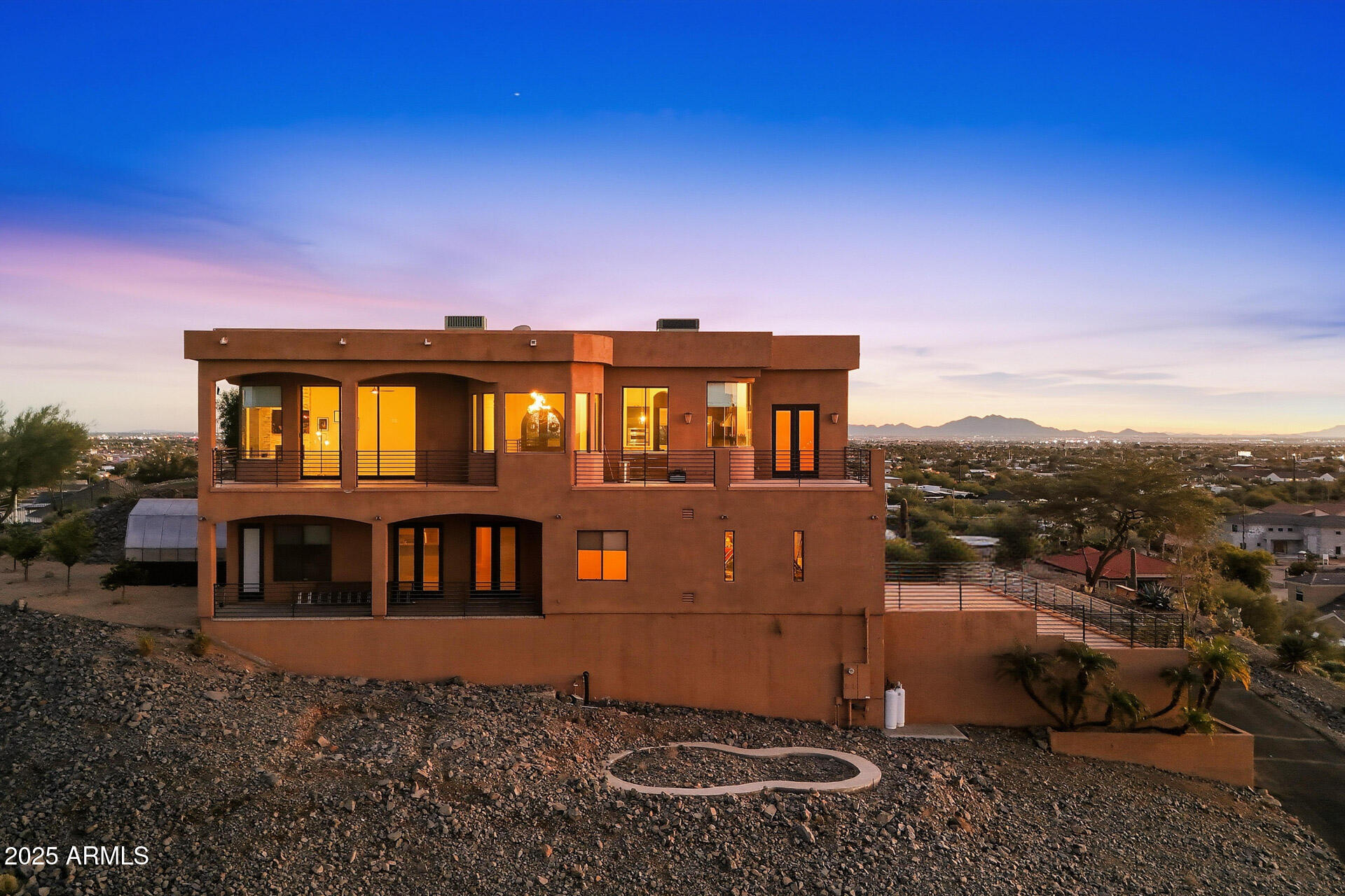 634 N SIGNAL BUTTE Road