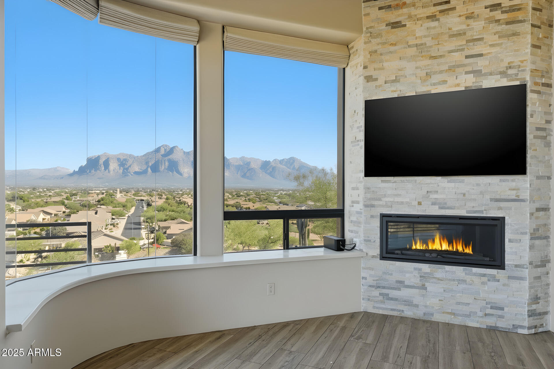 634 N SIGNAL BUTTE Road