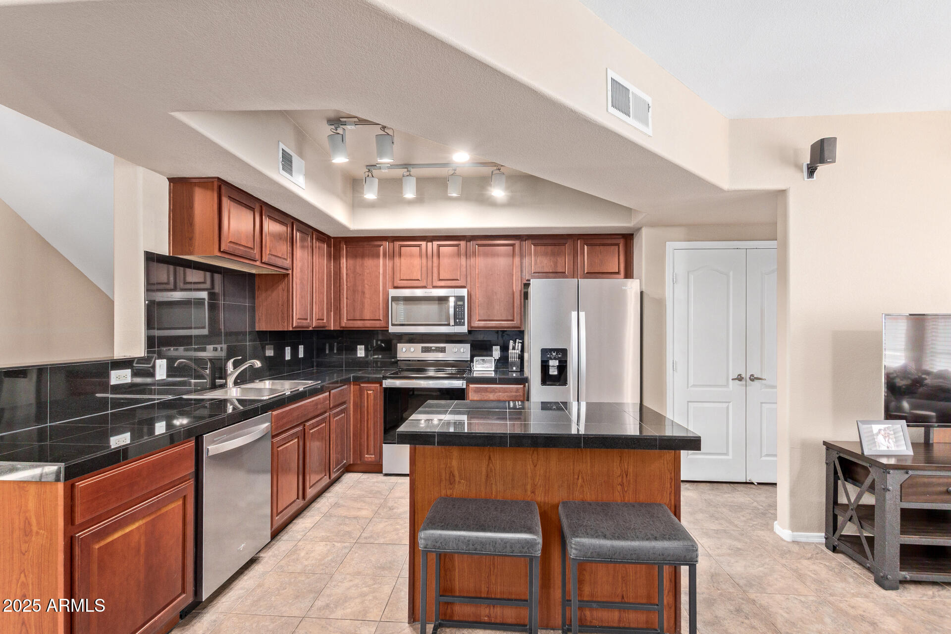 2401 E RIO SALADO Parkway 1192