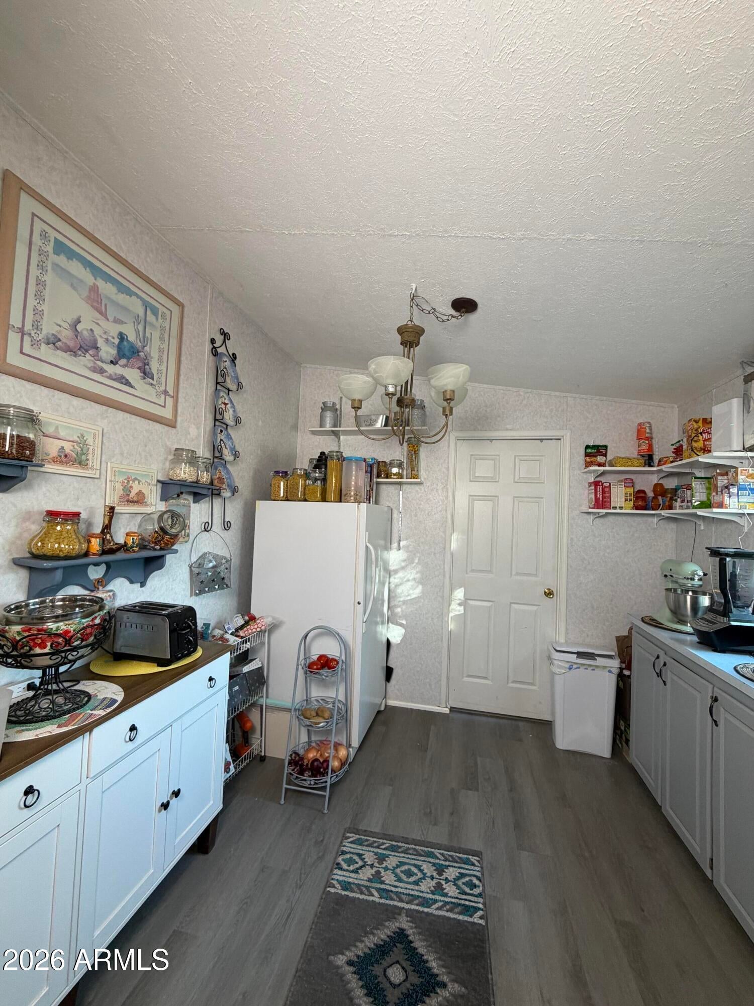 71118 DATE Avenue