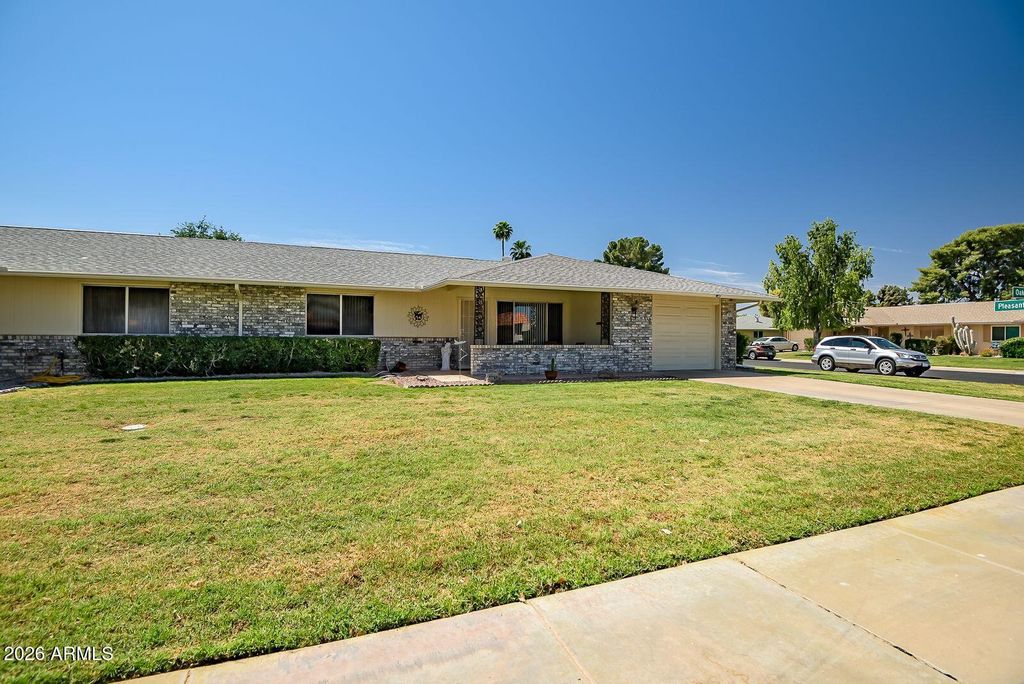 Photo of 9613 W Oak Ridge Drive, Sun City, AZ 85351 (MLS # 7015358)