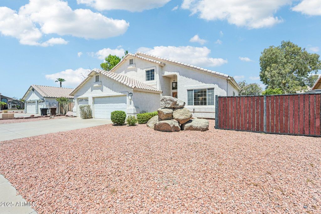 Photo of 8362 W Michelle Drive, Peoria, AZ 85382 (MLS # 6960755)