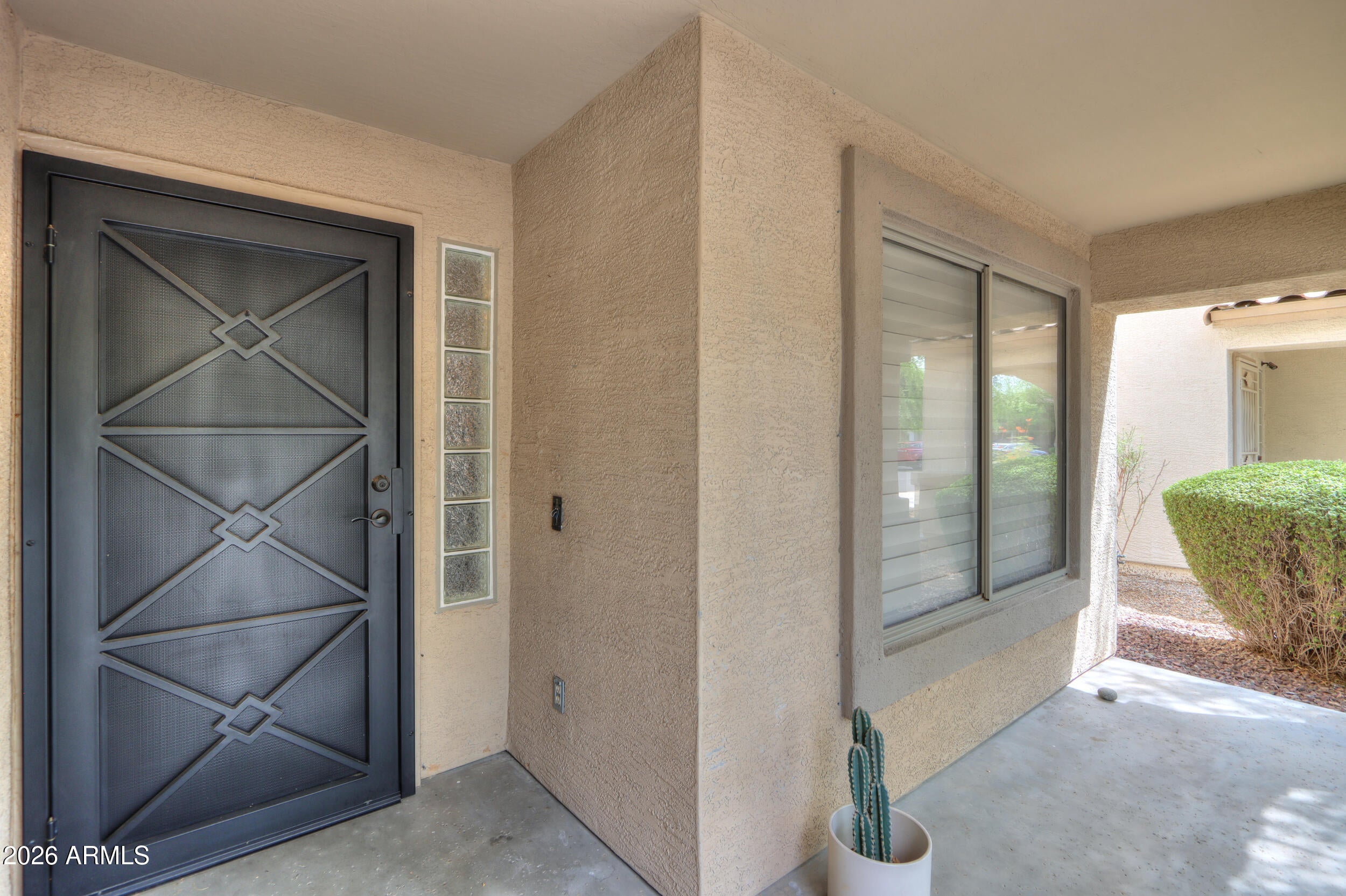 2524 W HEDGEHOG Place