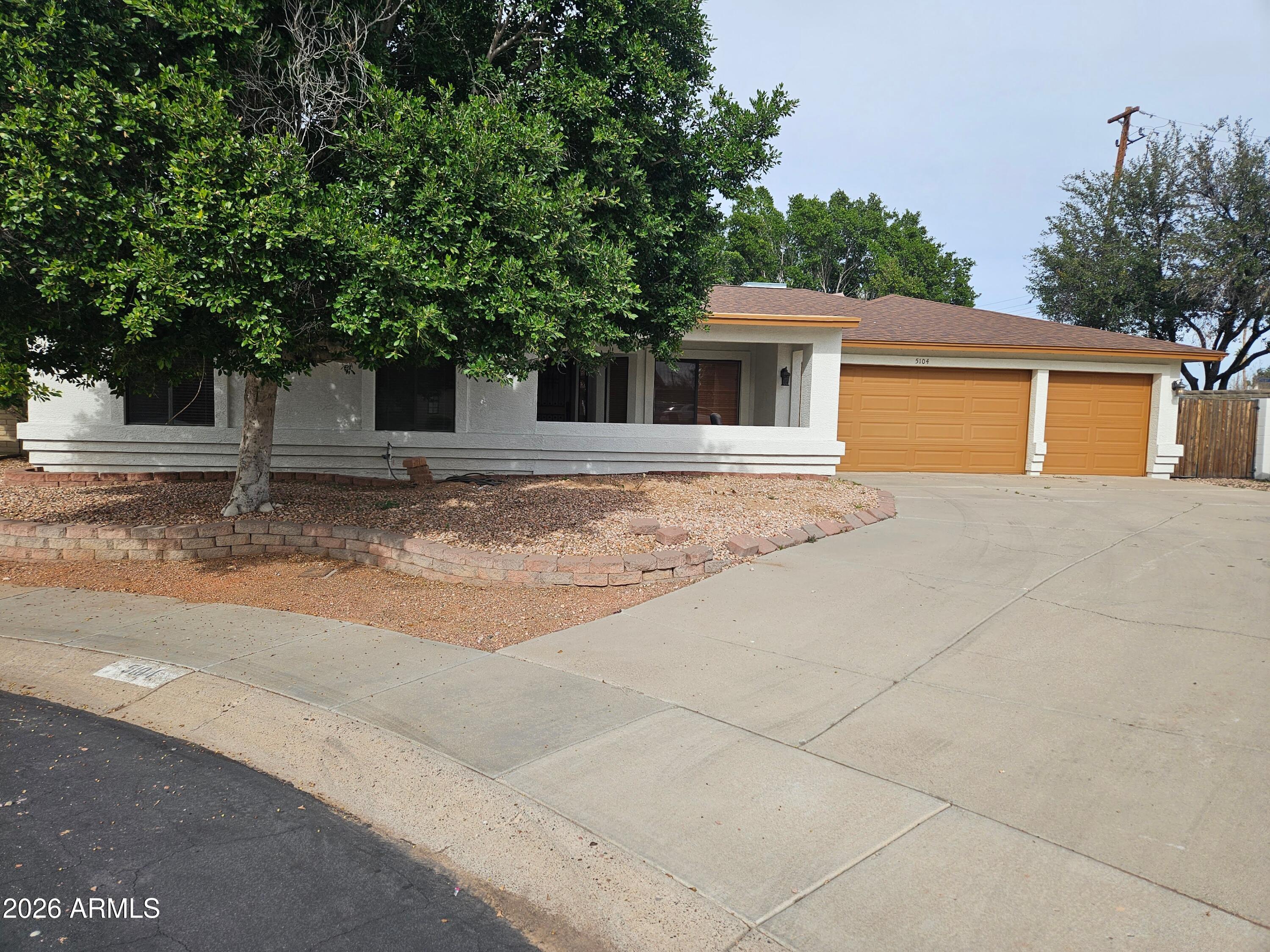 5104 W CHRISTY Drive