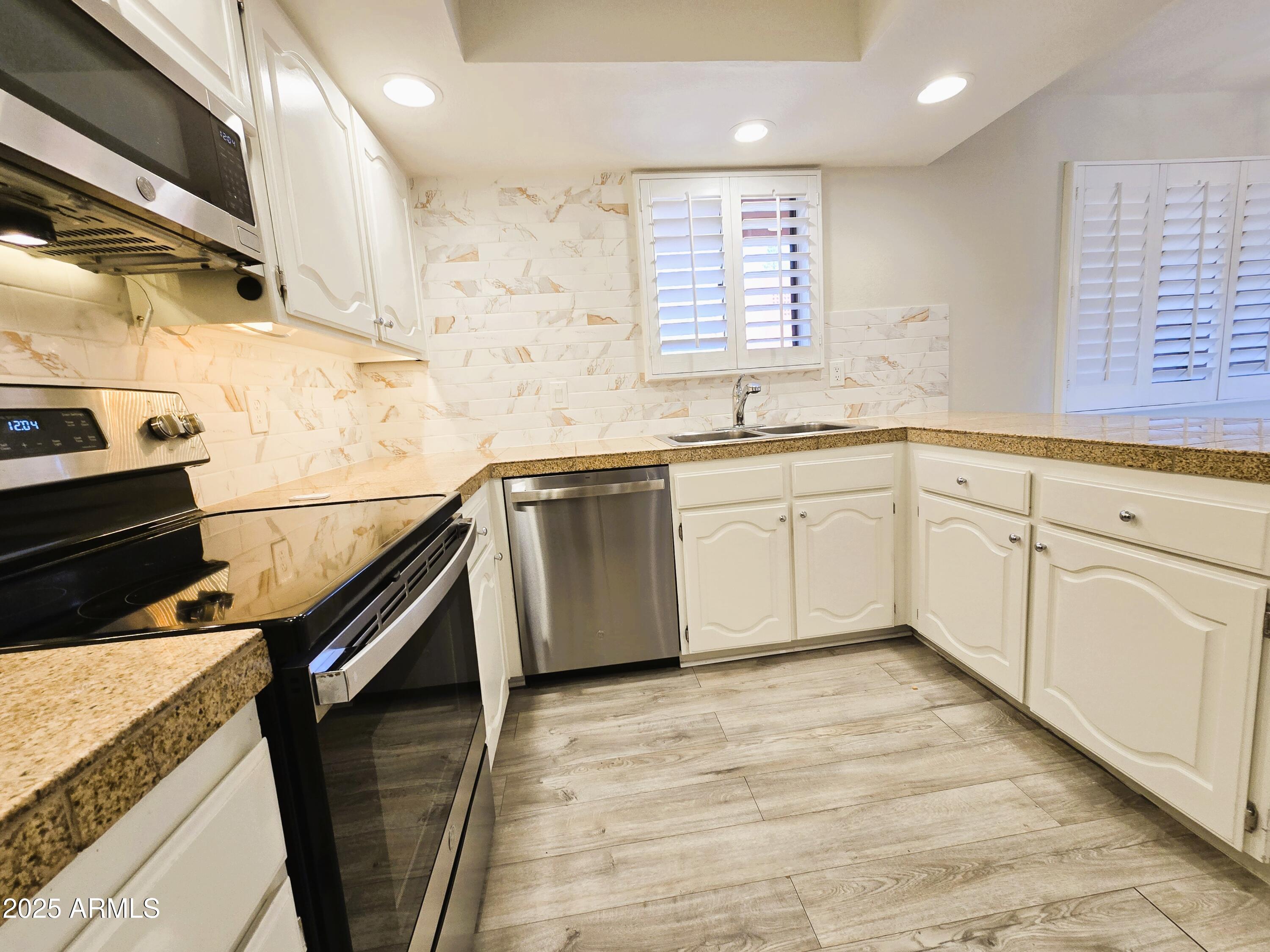 4303 E CACTUS Road 135