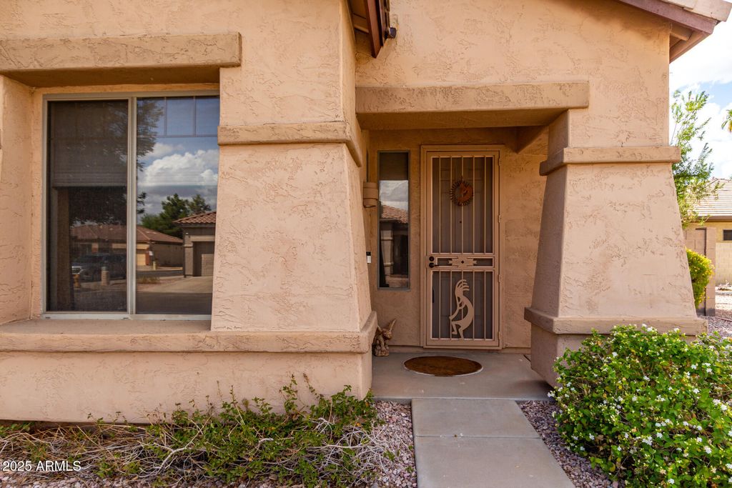 Photo of 894 E Sheffield Avenue, Chandler, AZ 85225 (MLS # 6919288)