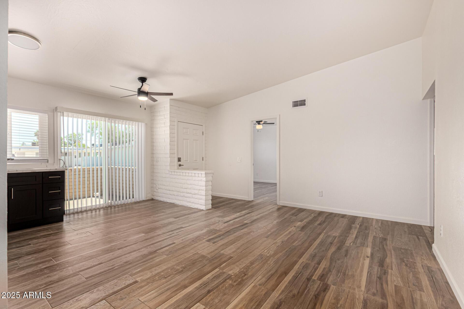 5926 W Rose Lane Apt A