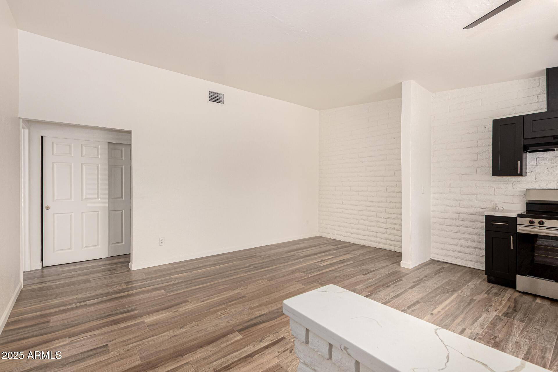 5926 W Rose Lane Apt A