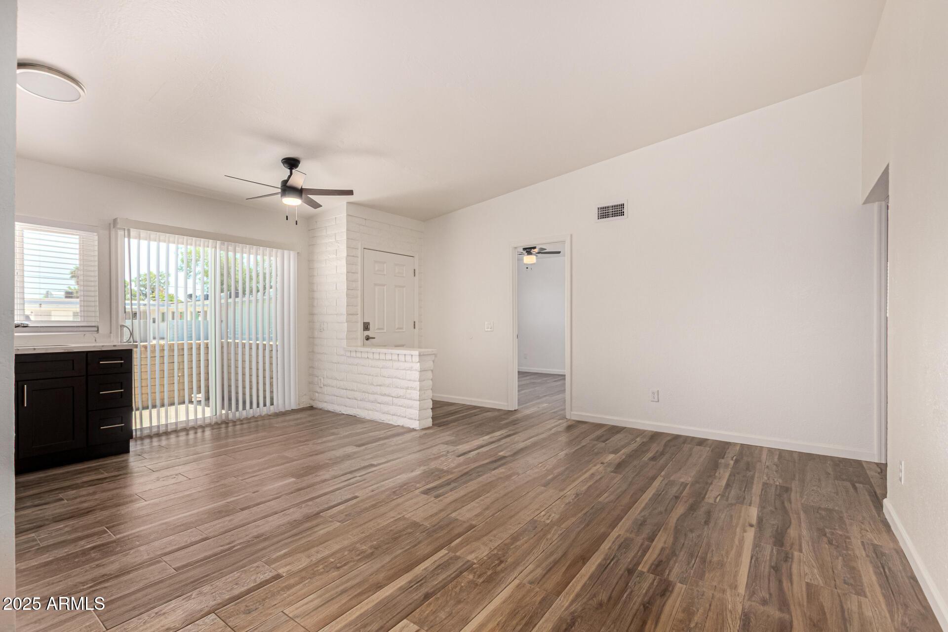 5926 W Rose Lane Apt A