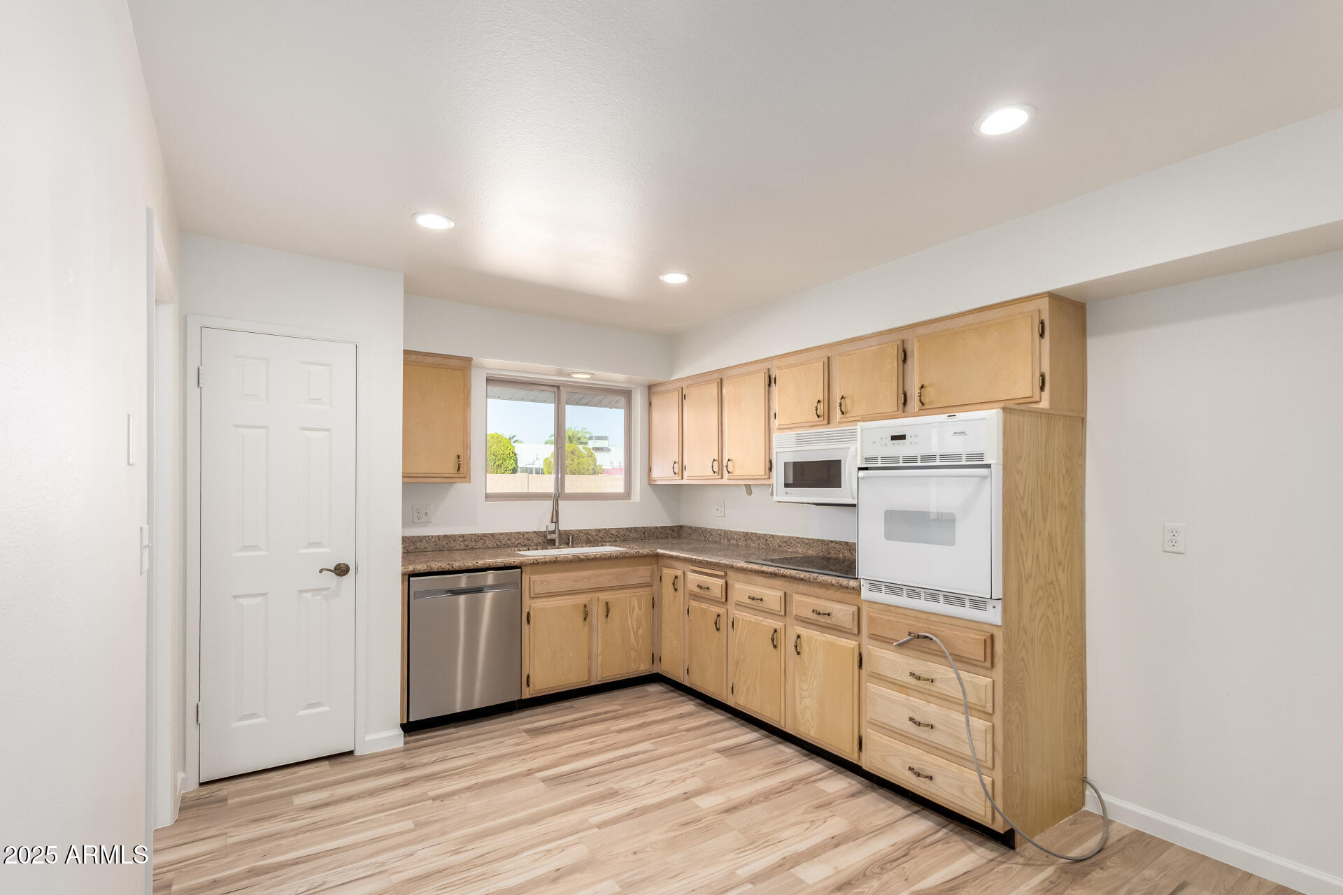 10724 W CAMELOT Circle