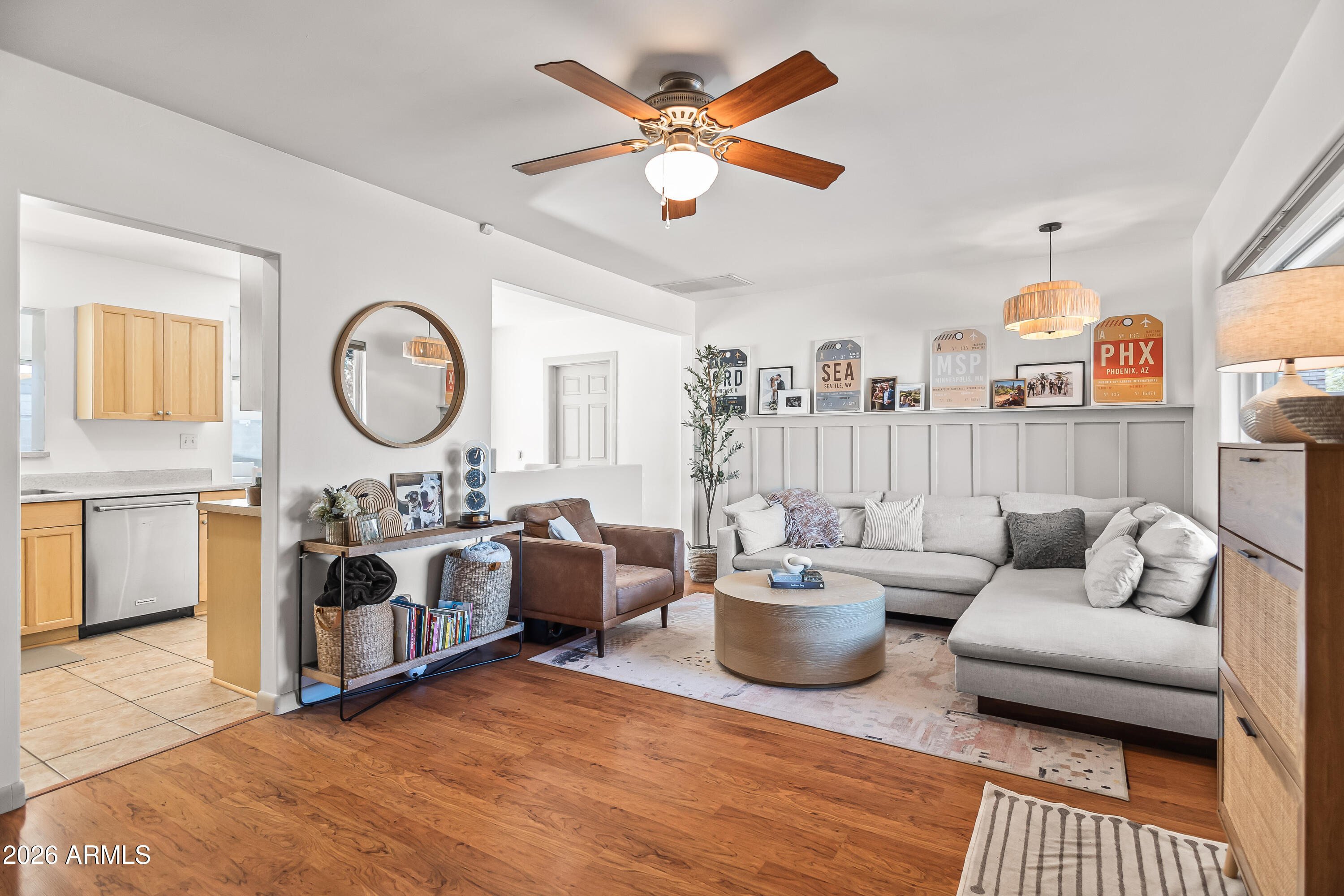 4013 E INDIANOLA Avenue